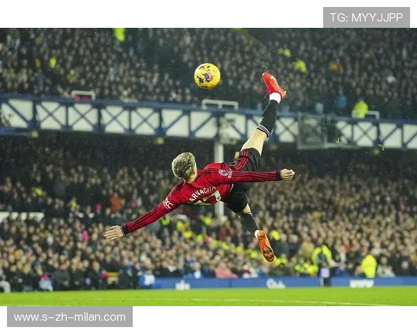 加纳乔低平传中变成反超进球